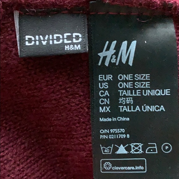 Burgundy beanie with a patch of the letter A - Picture 2 of 2